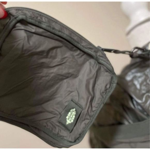 Free People Rain Check Packable Waterproof Olive Sport Jacket Size M - Picture 6 of 7